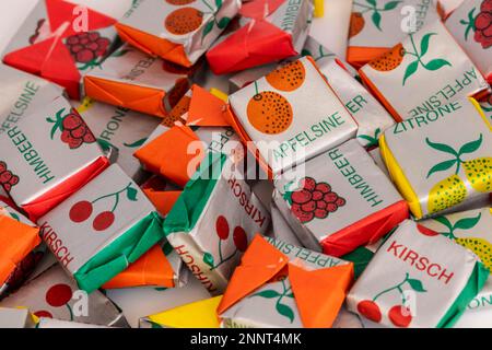 Dolci masticati in stile retrò, i caramelle alla frutta Boehme sono classici tra i dolci, sono prodotti dallo studio Delitzscher Schokoladenfabrik Foto Stock