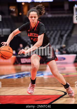 Anaheim, California. 25th Feb, 2023. Orange Lutheran Guard (33) Madison Bogan guida al basket in azione durante il CIF-SS Girls DIV 1 Basketball Championship Game. Marlborough vs Orange Lutheran.Louis Lopez/esposizione moderna/Cal Sport Media/Alamy Live News Foto Stock