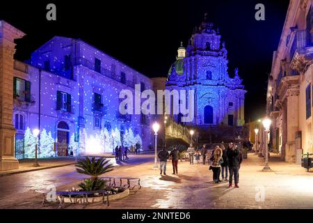 Il Duomo di San Giorgio (Cupola di San Giorgio) Cattedrale in Modica Sicilia Italia San Giorgio Cattedrale di Ragusa Ibla e la piazza del Duomo. Sicilia Italia Foto Stock