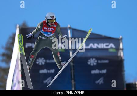 Planica, Slovenia. 25th Feb, 2023. Maren Lundby di Norvegia partecipa al campionato femminile di sci al volo di salto nella Normal Hill al FIS Nordic World Ski Championships 43rd di Planica, Slovenia, 25 febbraio 2023. Credit: Zeljko Stevanic/Xinhua/Alamy Live News Foto Stock