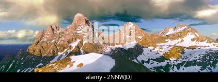 Paesaggio con montagne innevate, cima Table Mountain, Grand Teton National Park, Wyoming, USA Foto Stock