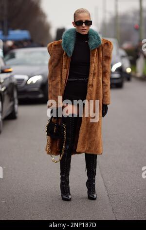 Caroline Daur Outside Gucci sfilata di moda durante la settimana della moda di Milano Womenswear Autunno/Inverno 2023/2024 Foto Stock