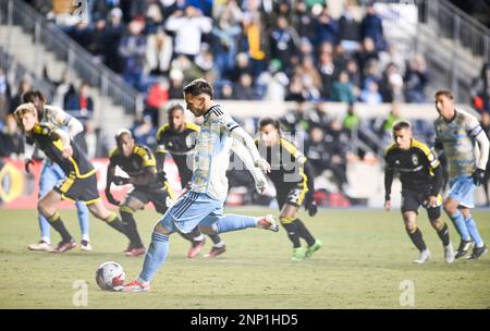 Chester, Pennsylvania, Stati Uniti. 25th Feb, 2023. 25 febbraio 2023, Chester PA- Philadelphia Union player, DANIEL GAZDAG (10) spinge il pallone giù per il campo contro Columbus Crew durante la partita al Subaru Park (Credit Image: © Ricky Fitchett/ZUMA Press Wire) SOLO PER USO EDITORIALE! Non per USO commerciale! Foto Stock