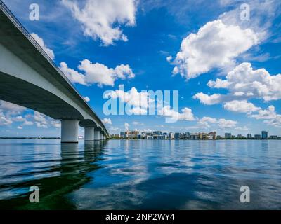 John Ringling Causeway Bridge sulla baia di Sarasota, Sarasota, Florida Foto Stock