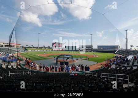 North Port FL USA: Una visione generale del campo durante i riscaldamenti pre-partita prima di una partita di allenamento primaverile MLB tra gli Atlanta Braves e il Boston R. Foto Stock