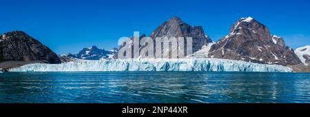 Ghiacciaio e paesaggio marino, Ghiacciaio del Thrym, Skojldungen Fjord, Principe Federico VI Terra, Groenlandia Foto Stock