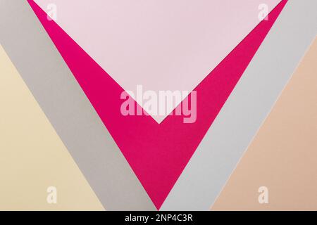 Astratto Viva Magenta e Complementary Colored Paper Textures sfondo minimalista. Sfondo piatto geometrico in carta multicolore. Viva Magenta Foto Stock