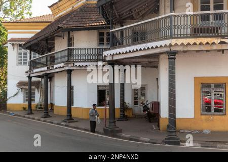 Panjim, Goa, India - Gennaio 2023: Antica architettura d'epoca di un edificio di epoca portoghese a Fontainhas. Foto Stock