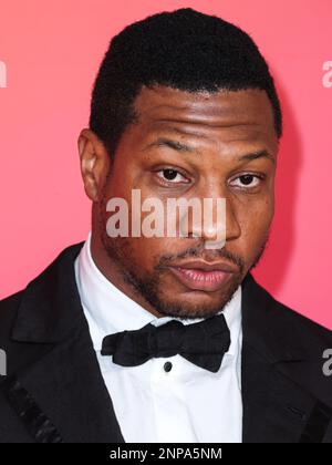 Pasadena, Stati Uniti. 25th Feb, 2023. PASADENA, LOS ANGELES, CALIFORNIA, USA - 25 FEBBRAIO: Jonathan Majors arriva al 54th° premio annuale NAACP Image Awards tenutosi presso il Pasadena Civic Auditorium il 25 febbraio 2023 a Pasadena, Los Angeles, California, Stati Uniti. (Foto di Xavier Collin/Image Press Agency) Credit: Image Press Agency/Alamy Live News Foto Stock