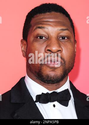 Pasadena, Stati Uniti. 25th Feb, 2023. PASADENA, LOS ANGELES, CALIFORNIA, USA - 25 FEBBRAIO: Jonathan Majors arriva al 54th° premio annuale NAACP Image Awards tenutosi presso il Pasadena Civic Auditorium il 25 febbraio 2023 a Pasadena, Los Angeles, California, Stati Uniti. (Foto di Xavier Collin/Image Press Agency) Credit: Image Press Agency/Alamy Live News Foto Stock