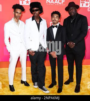 PASADENA, LOS ANGELES, CALIFORNIA, USA - 25 FEBBRAIO: Miles Brown arriva al 54th° NAACP Image Awards annuale tenutosi presso il Pasadena Civic Auditorium il 25 febbraio 2023 a Pasadena, Los Angeles, California, Stati Uniti. (Foto di Xavier Collin/Image Press Agency) Foto Stock