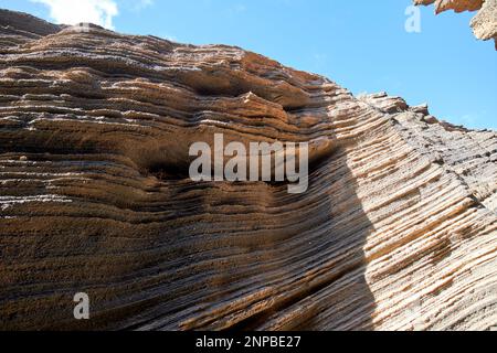 Strati di Ladera del volcan Las Grietas Lanzarote, Isole Canarie, Spagna formazioni rocciose vulcaniche causate dall'erosione Foto Stock