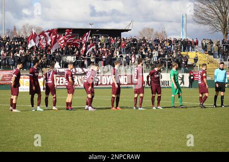 Berlino, Germania. 26th Feb 2023. Squadra di dinamo di BFC durante la partita fra dinamo di BFC Vs. 1. FC Lokomotor Leipzig, Regionalliga Nordost (Lega Regionale Nord Est), turno 22, Sportforum Hohenschönhausen, Berlino, Germania, 26 febbraio, 2023. Iñaki Esnaola Credit: Iñaki Esnaola/Alamy Live News Foto Stock