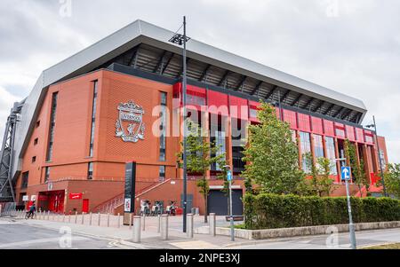 Un tranquillo Anfield Stadium visto a Liverpool durante l'estate del 2022 nella stagione di chiusura. Foto Stock