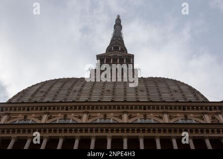 La torre della Mole Antonelliana - originariamente una sinagoga - ospita il museo nazionale del cinema, un importante edificio di Torino Foto Stock