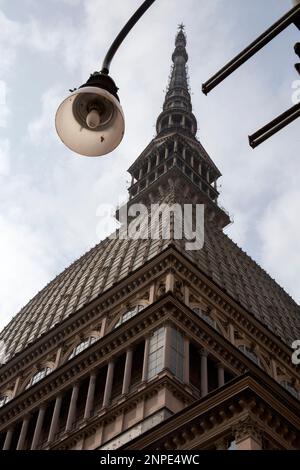 La torre della Mole Antonelliana - originariamente una sinagoga - ospita il museo nazionale del cinema, un importante edificio di Torino Foto Stock