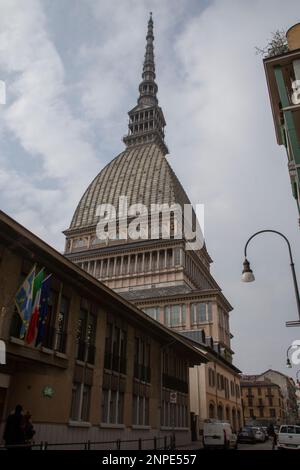 La torre della Mole Antonelliana - originariamente una sinagoga - ospita il museo nazionale del cinema, un importante edificio di Torino Foto Stock