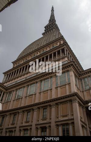 La torre della Mole Antonelliana - originariamente una sinagoga - ospita il museo nazionale del cinema, un importante edificio di Torino Foto Stock