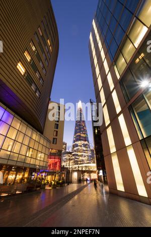 Blocchi di uffici a Londra con lo Shard sullo sfondo. Foto Stock