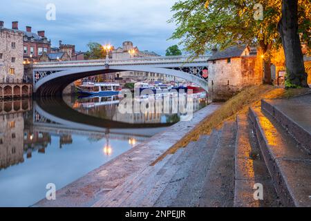 Serata al Lendal Bridge sul fiume Ouse a York. Foto Stock