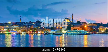 Bella vista panoramica della città di Istanbul al crepuscolo, Turchia Foto Stock