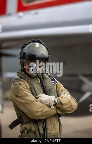 Casco e maschera di ossigeno di un pilota militare Foto stock - Alamy