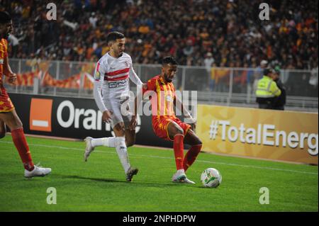 Rades, Tunisi, Tunisia. 25th Feb, 2023. Hamdou El Houni di EST in azione durante la partita di Esperance di Tunisi (EST) vs Zamalek del Cairo (Egitto) per conto del 3rd° giorno della CAF Champions League (Credit Image: © Chokri Mahjoub/ZUMA Press Wire) SOLO USO EDITORIALE! Non per USO commerciale! Foto Stock