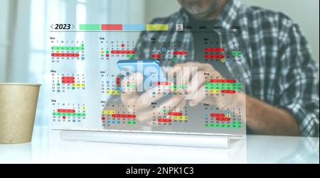 Software di calendario che mostra la pianificazione con molte attività. Business uomo gestione del tempo concetto di organizzazione Foto Stock