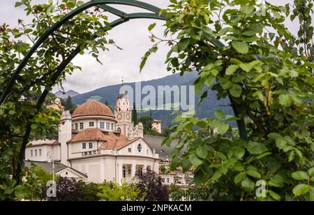 Paesaggio urbano di Merano in Alto Adige, provincia di Bolzano, Trentino Alto Adige, Italia settentrionale. Europa Foto Stock
