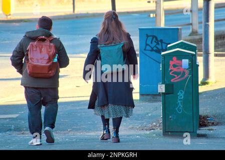 Glasgow, Scozia, Regno Unito 26th febbraio 2023. UK Weather: Giorno di sole e il tempo di primavera hanno visto le persone prendere per le strade come la vita è tornato al centro della città dopo l'inverno. Credit Gerard Ferry/Alamy Live News Foto Stock