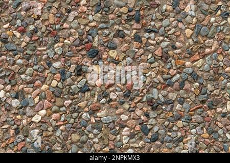 Facciata di ciottoli di pietra grecata di un vecchio edificio di Halmstad, Svezia come sfondo Foto Stock
