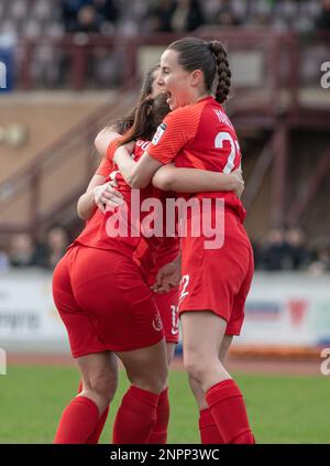 Connah's Quay Flintshire, Galles. 26th febbraio 2023. Nomads festeggia l'obiettivo di Aimee Hopkinson, durante il Quay di Connah Nomads Football Club Women V Wrexham Association Football Club Women al Deeside Stadium, nella Lega Nord del Generale Adran (Credit Image: ©Cody Froggatt/Alamy live news) Foto Stock