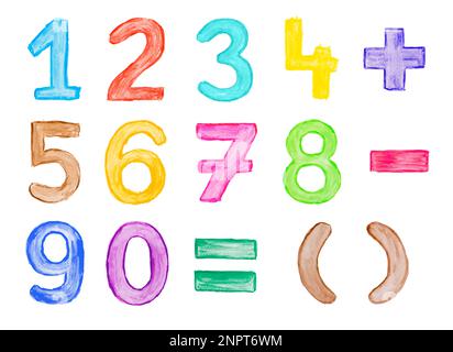 Imposta calligrafia disegnata a mano numeri e simboli colorati. Acquerello. Isolato su bianco. Foto Stock