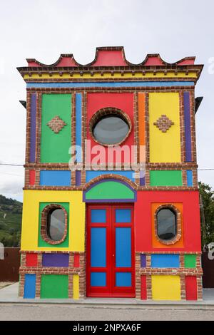 La Morra, Piemonte, Italia - 8 settembre 2022: La Cappella della Madonna delle grazie. Più comunemente Cappella del Barolo o Cappella delle Brunate vicino a la Foto Stock