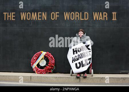 Londra, Regno Unito. 25 Feb 2023. Protesta anti-ULEZ. I londinesi protestano a Downing Street contro l'espansione della zona a emissioni ultra basse. © Waldemar Sikora Foto Stock