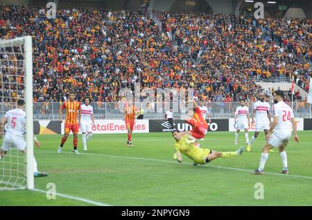 Rades, Tunisi, Tunisia. 25th Feb, 2023. Azione del primo gol segnato da Mohamed ben Hamouda durante la partita di Esperance di Tunisi (EST) vs Zamalek del Cairo (Egitto) per conto del 3rd° giorno della CAF Champions League (Credit Image: © Chokri Mahjoub/ZUMA Press Wire) SOLO USO EDITORIALE! Non per USO commerciale! Foto Stock