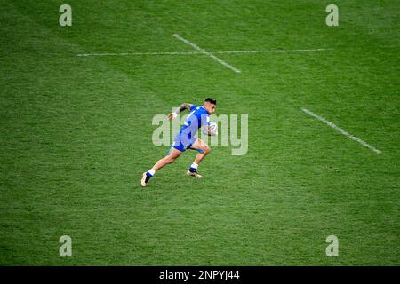 Pierre Bruno d'Italia corre a segnare una prova durante la partita di rugby delle sei Nazioni tra Italia e Irlanda allo Stadio Olimpico di Roma il 25th febbraio 20 Foto Stock