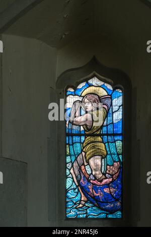 ALFRISTON, SUSSEX/UK - Luglio 23 : finestra di vetro colorato all'interno di Sant'Andrea Chiesa in Alfriston Sussex sulla luglio 23, 2018 Foto Stock