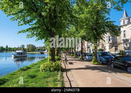 Lungolago, Pfaffenteich, Schwerin, Meclemburgo-Pomerania occidentale, Germania Foto Stock