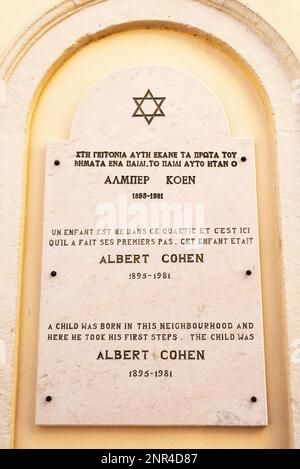 Albert Cohen, scrittore, lapide commemorativa, sinagoga ebraica, Città Vecchia, Kerkyra, Corfù, Ionio, Grecia, Europa Foto Stock