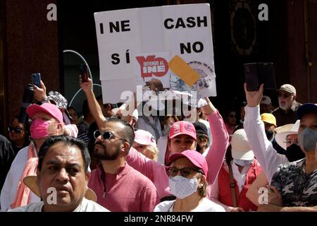 Non esclusivo: 26 febbraio 2023, Città del Messico, Messico: Migliaia di persone partecipano al rally, l'INE (Istituto elettorale Nazionale) non t Foto Stock