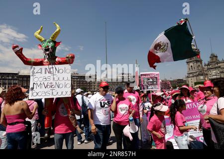 Non esclusivo: 26 febbraio 2023, Città del Messico, Messico: Migliaia di persone partecipano al rally, l'INE (Istituto elettorale Nazionale) non t Foto Stock