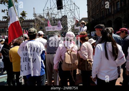 Non esclusivo: 26 febbraio 2023, Città del Messico, Messico: Migliaia di persone partecipano al rally, l'INE (Istituto elettorale Nazionale) non t Foto Stock