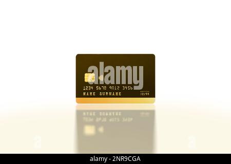 Carta di credito isolata su sfondo bianco con riflessione, Business e concetto finanziario, 3D rendering illustrazione. Foto Stock