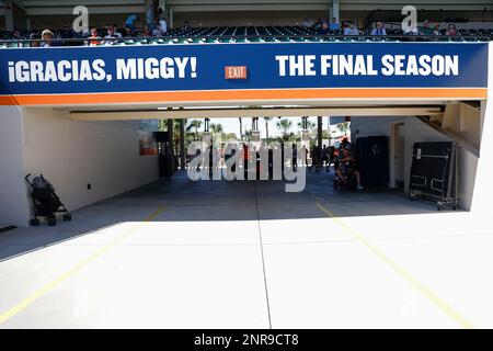 Lakeland FL USA; Un'immagine generale che mostra l'ultima stagione per Detroit Tigers, nominato hitter Miguel Cabrera (24) durante un gioco di allenamento primaverile a della MLB Foto Stock