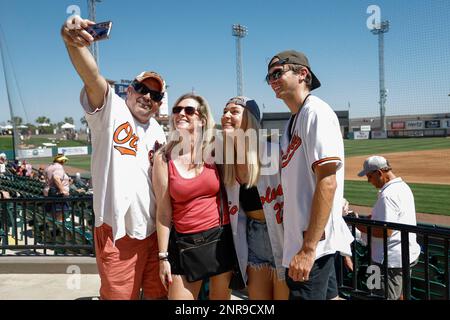 Lakeland FL USA; i fan dei Baltimore Orioles si godono una giornata al parco durante una partita di allenamento primaverile della MLB contro i Baltimore Orioles al Publix Field at Foto Stock
