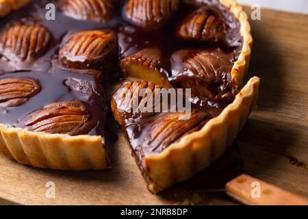 Crostata di pera con caramello e mascarpone Foto Stock