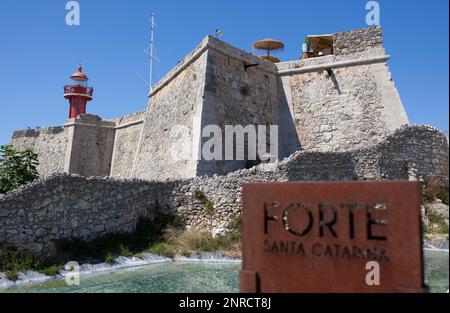 Santa Catarina Forte di Figueira da Foz, Portogallo. Segno arrugginito sfocato Foto Stock