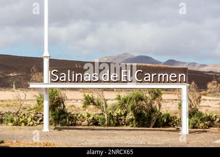 Cartello montato sul parcheggio delle saline di El Carmen. Fuerteventura. Foto Stock