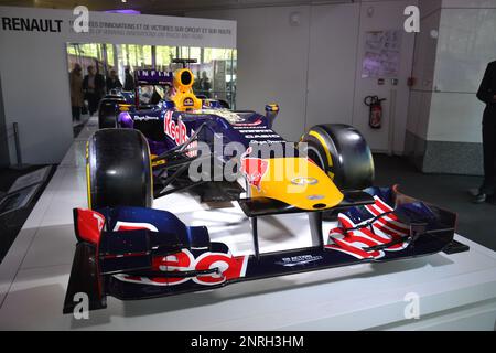Parigi, Francia - Aprile 15h 2015 : Renault F1 e Red Bull Racing Formula uno. La vettura è stata esposta nello showroom Renault parigino Foto Stock